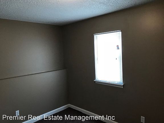 4th image of 240 W Kump St APT A