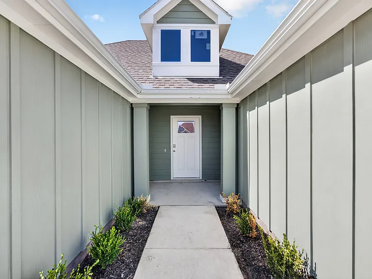 717 Sweet Pea Dr — Photo 4