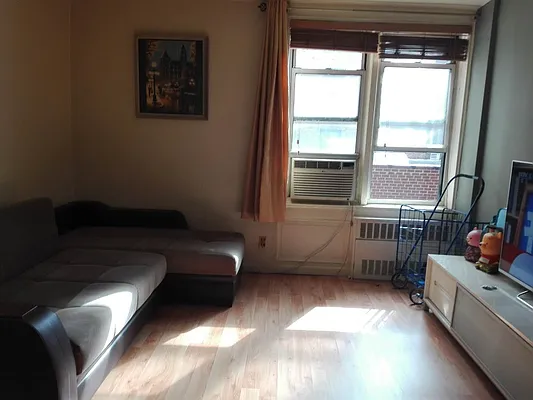 Sold by Winzone Realty Inc | media 25