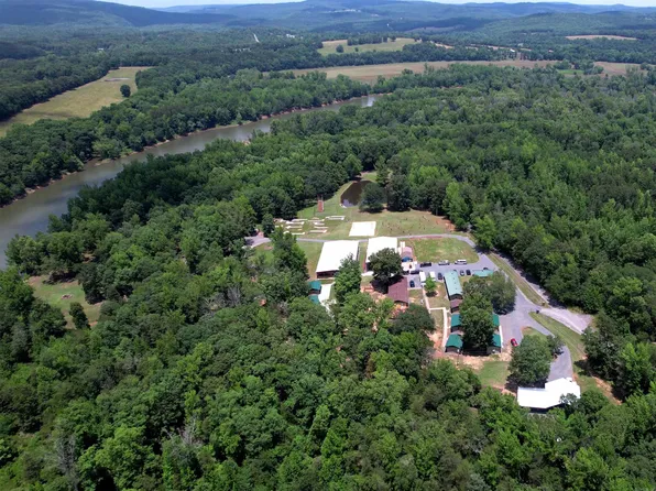 (undisclosed Address), Clinton, AR 72031