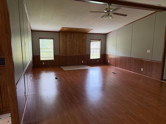 3rd image of 105 Lake Field Rd