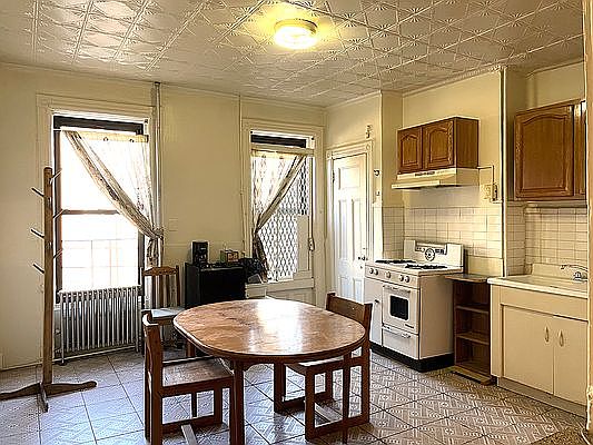 3rd image of 251 Lexington Ave APT 2L