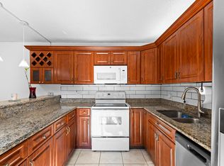 1700 Embassy Dr APT 807, West Palm Beach, FL 33401