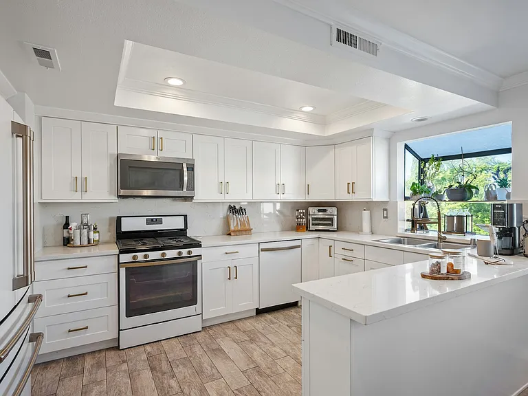1825 Caddington Dr — Photo 10