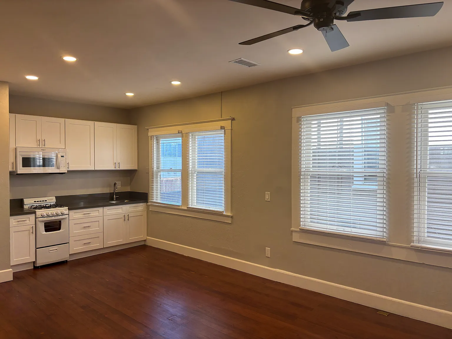 Studio, 400 sqft, $1,500 — Photo 3