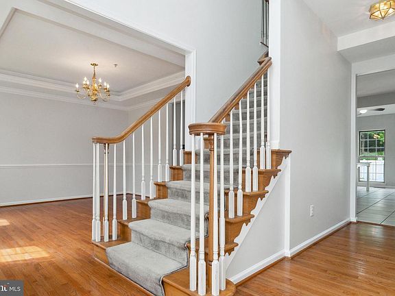 4th image of 4811 Lake Ontario Way
