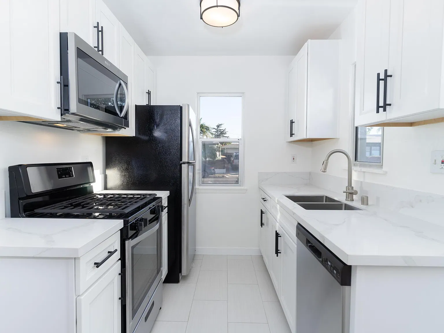 3425 Meade Ave — Photo 3