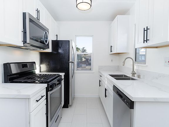 3rd image of 3425 Meade Ave