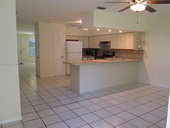 5th image of 4841 Bayview Dr Unit 1-2