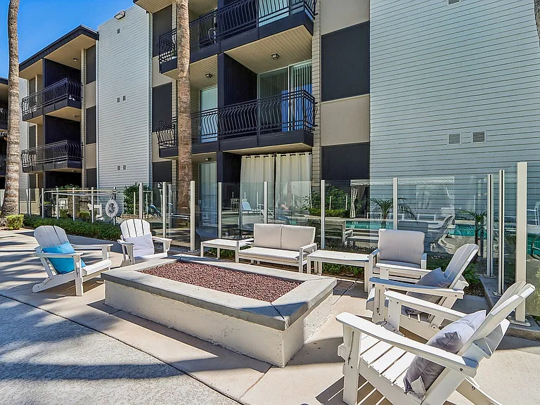 43-web-or-mls-N 7th Ave-0905-917