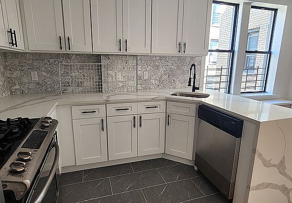 4th image of 140 W 86th St APT 12B