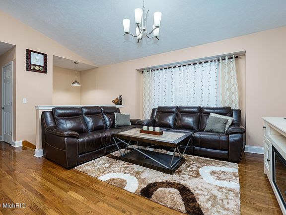 3rd image of 212 Regent St SE