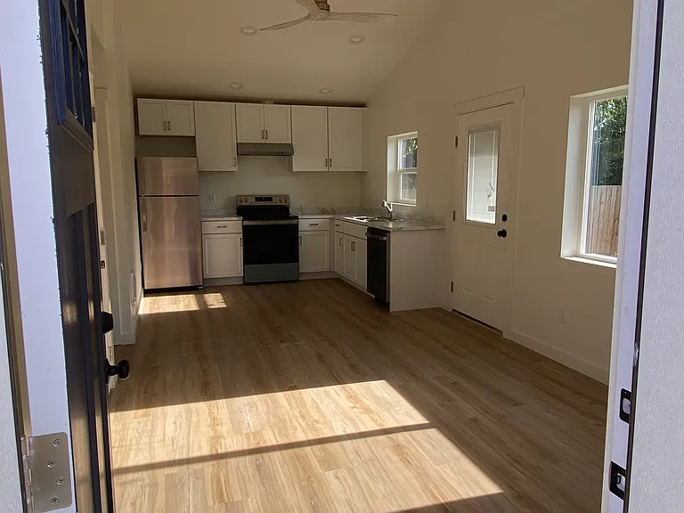 381 S 51st Pl — Photo 5