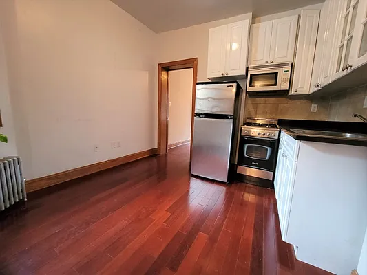 Rented by Gold & Appel Realty Corp | media 4