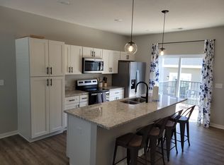 20855 T Plz, Elkhorn, NE 68022