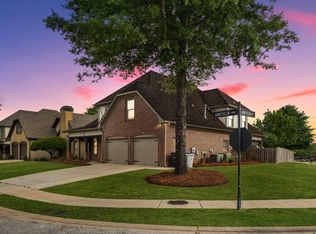2402 Abbeyglen Cir, Hoover, AL 35226