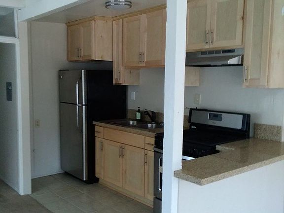5th image of 320 7th St APT 01