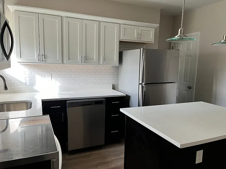 Two Bedroom/One Bathroom Townhome one block away from AGH! September 1 move in! — Photo 2