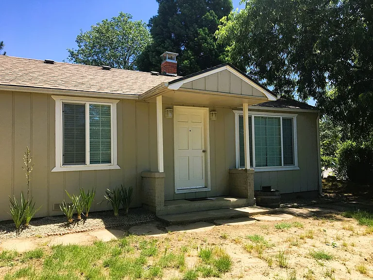 128 NE Baker St — Photo 12