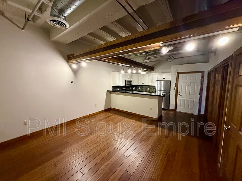 1 bed, 1.0 bath, 850 sqft, $1,195 — Photo 2