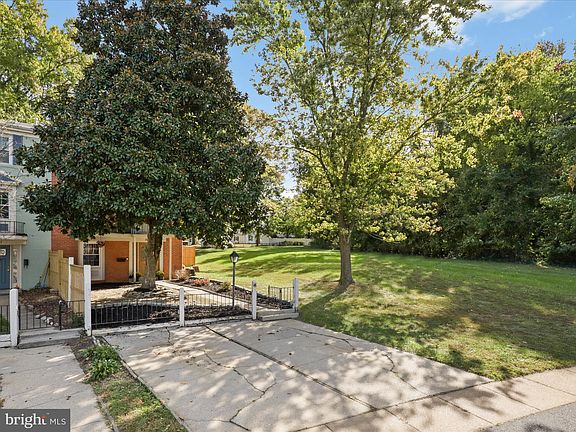 4th image of 8143 Lakepark Dr