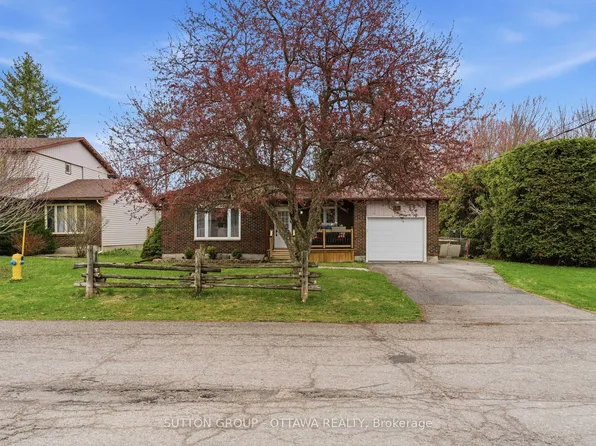 380 Maple St, Russell, ON K4R 1B5