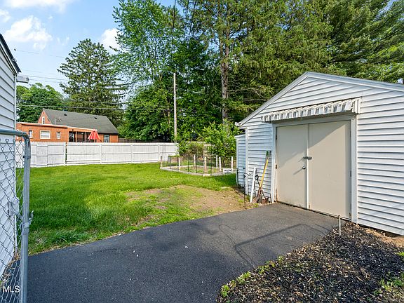 3rd image of 1054 Outer Drive