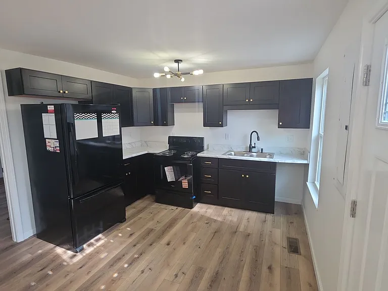 1301 Phillips Dr — Photo 3