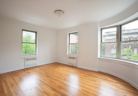 3rd image of 100 8th Ave APT 3C