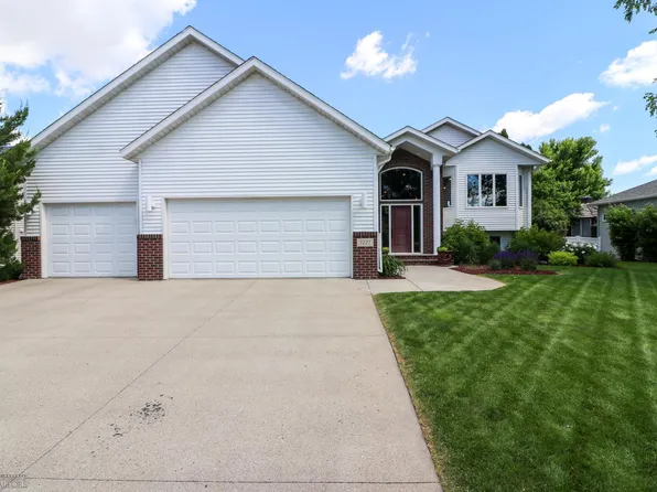 3227 42nd Ave S, Fargo, ND 58104