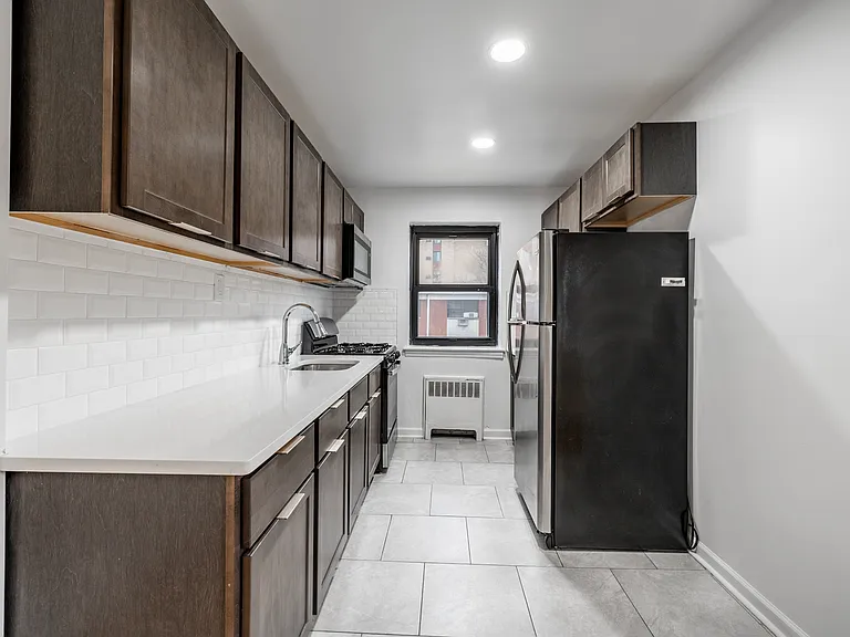 255 S Harrison St — Photo 3