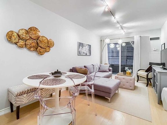 2nd image of 250 Wellington St W #326
