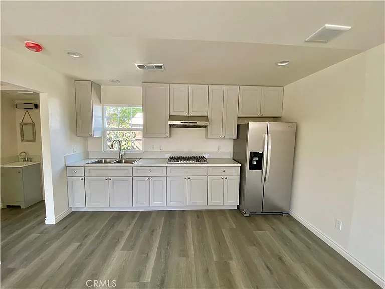 4924 Stewart Ave — Photo 4