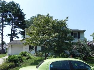 41 Willow Dr, Levittown, PA 19054
