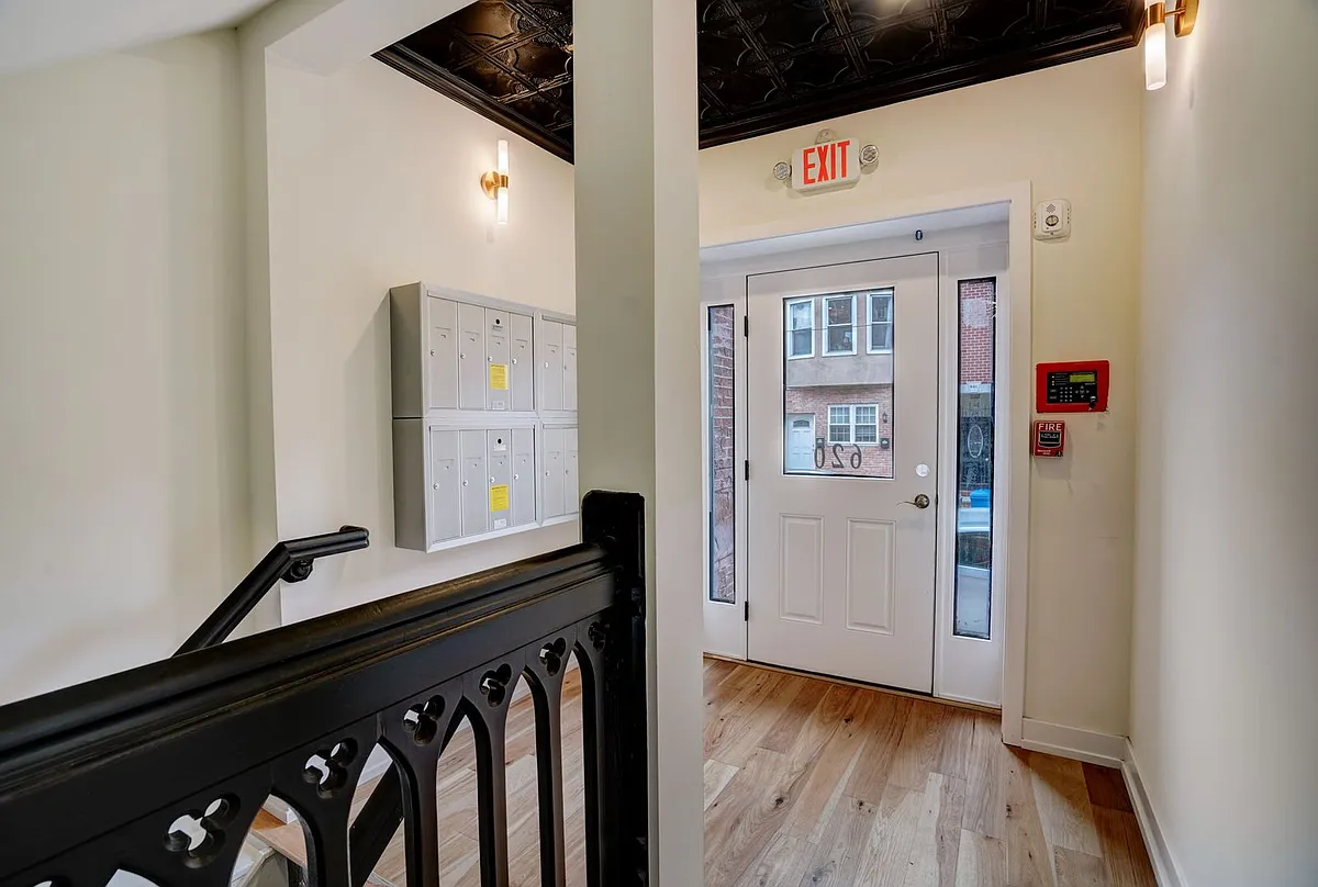 Building Photo - 620 S 8th St #13