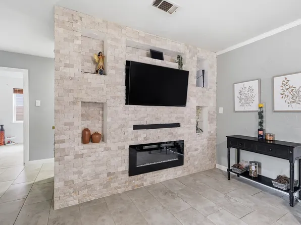 450 Price Dr, Lewisville, TX 75067
