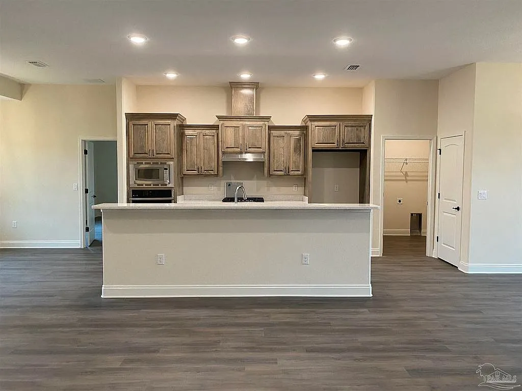 4 bed, 2302 sqft, $2,600 — Photo 2