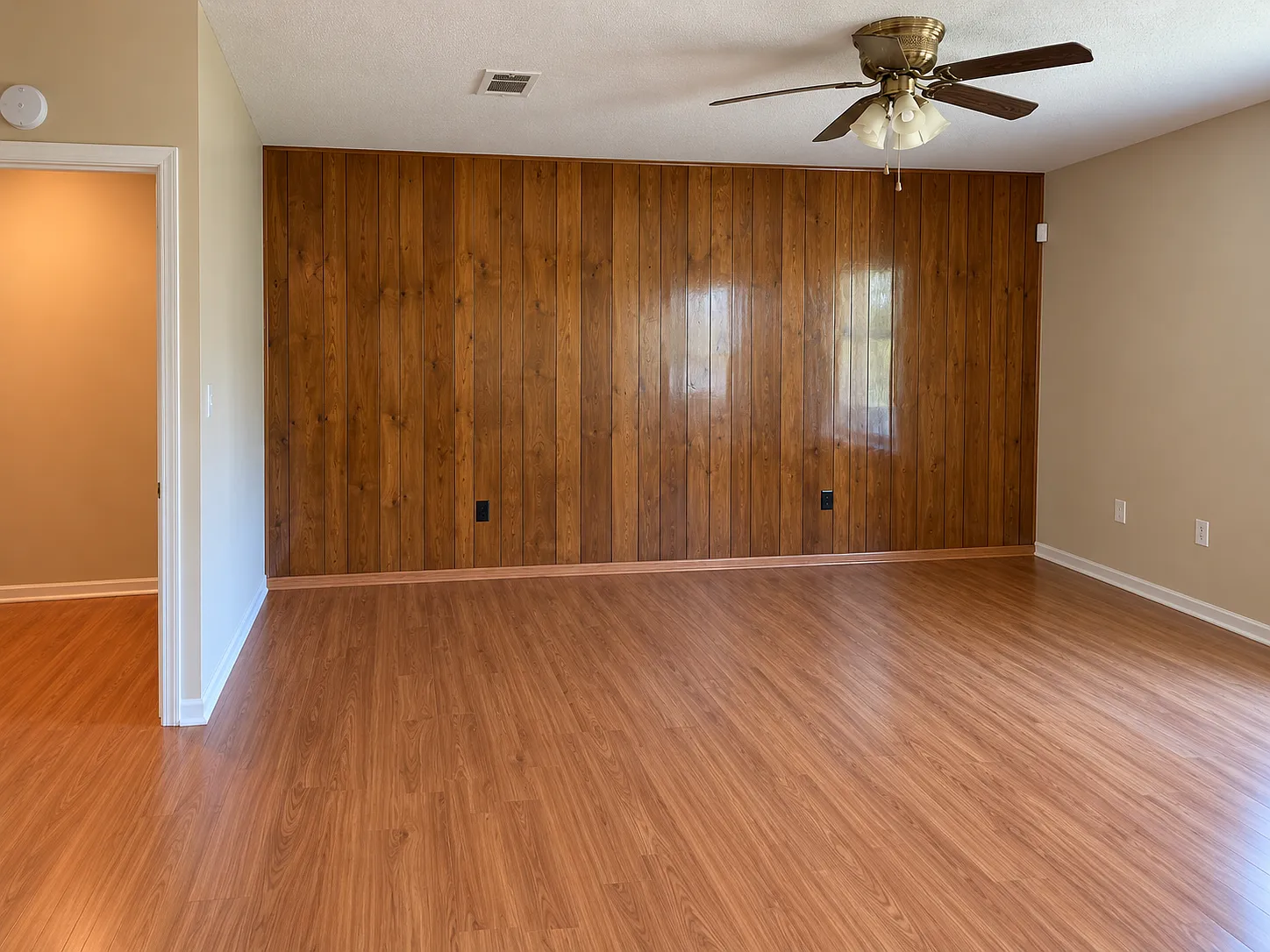 3 bed, 1026 sqft, $1,300 — Photo 2