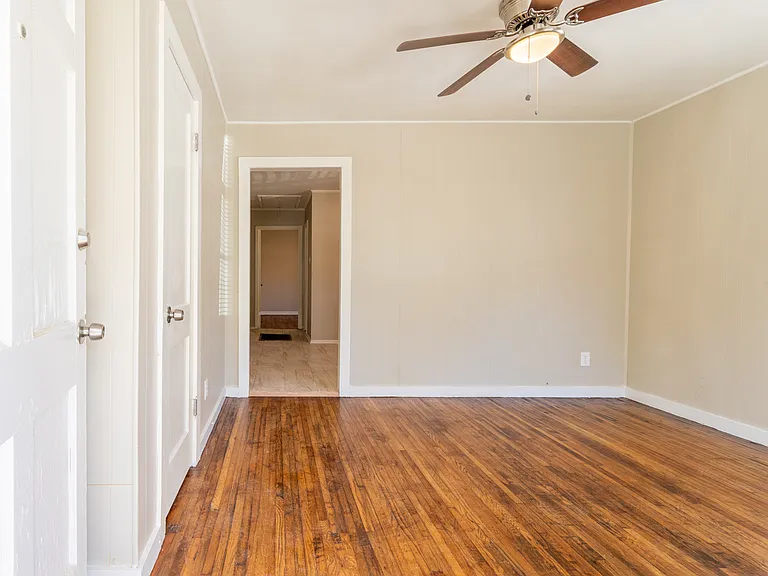 1677 Echles St — Photo 14