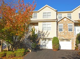 22 Springhill Dr, Morris Plains, NJ 07950