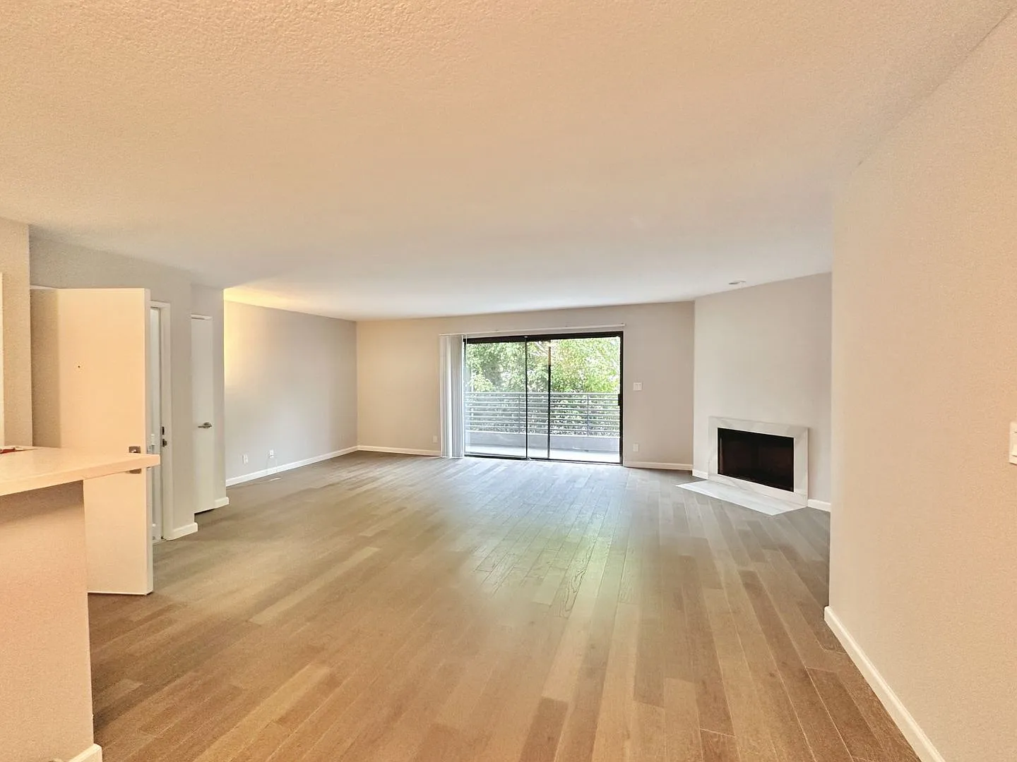 2110 Bentley — Photo 3