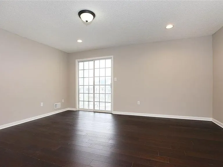 155 Darwin Ln — Photo 3