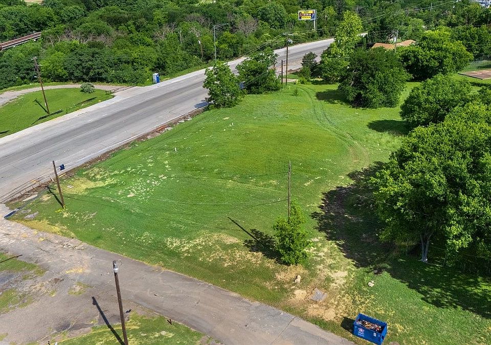 1st image of 4528 Rolling Hills Dr