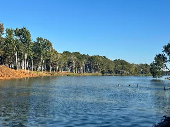 104 Oak St, Frankston, TX 75763