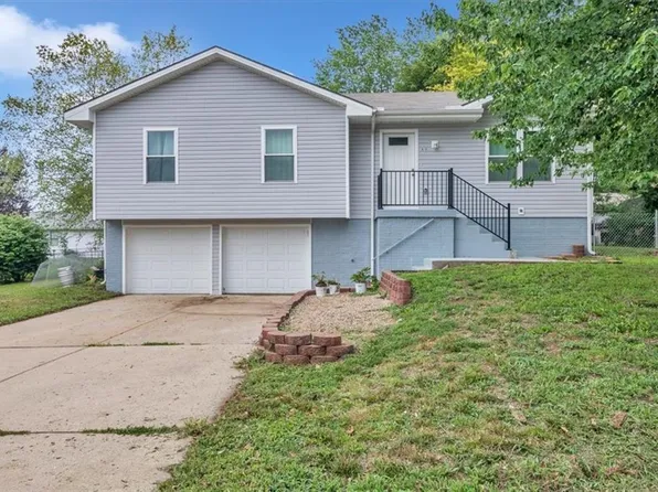 610 Younger Dr, Harrisonville, MO 64701