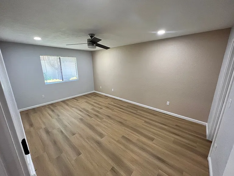1013 Sunshine Ave #I — Photo 11