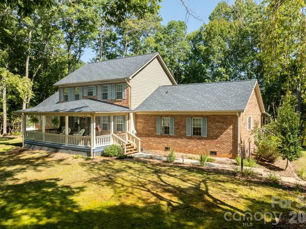 1886 Tanasee Gap Rd, Balsam Grove, NC 28708