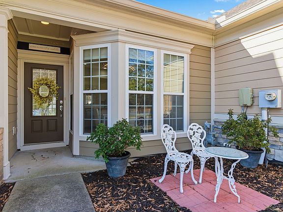 5th image of 127 Old Towne Dr