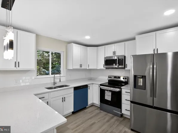 9 W Briar Dr, Stafford, VA 22556