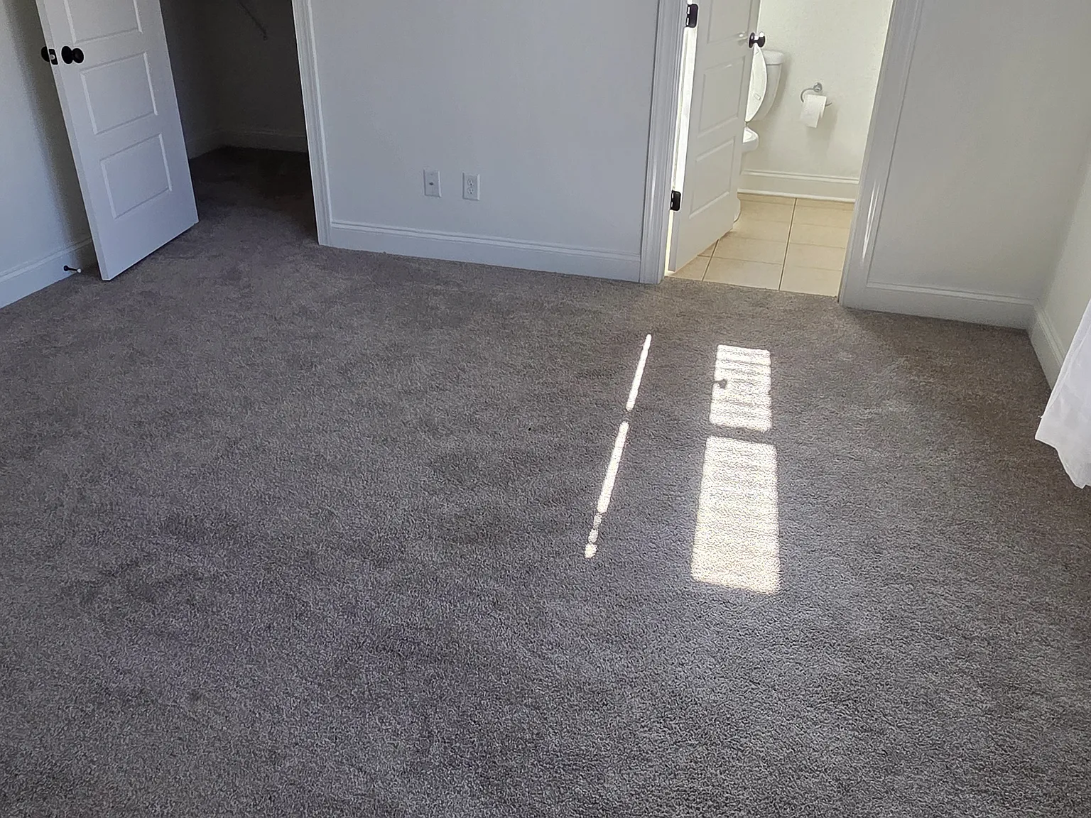 3 bed, 2388 sqft, $2,200 — Photo 2